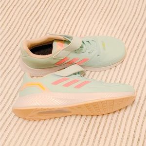 Girls size 2.5 adidas running shoe